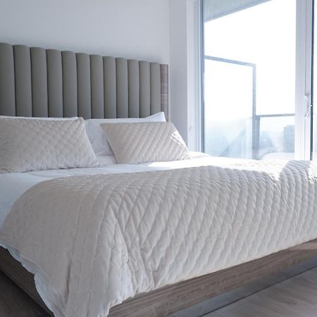 Modern Luxury Waterfront Condo Mississauga Exterior foto