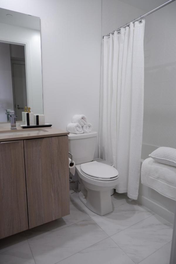 Modern Luxury Waterfront Condo Mississauga Exterior foto
