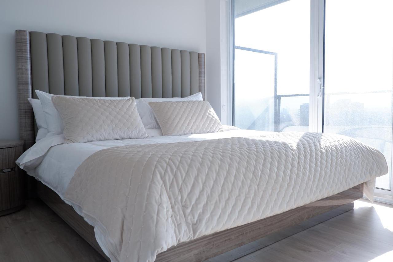 Modern Luxury Waterfront Condo Mississauga Exterior foto
